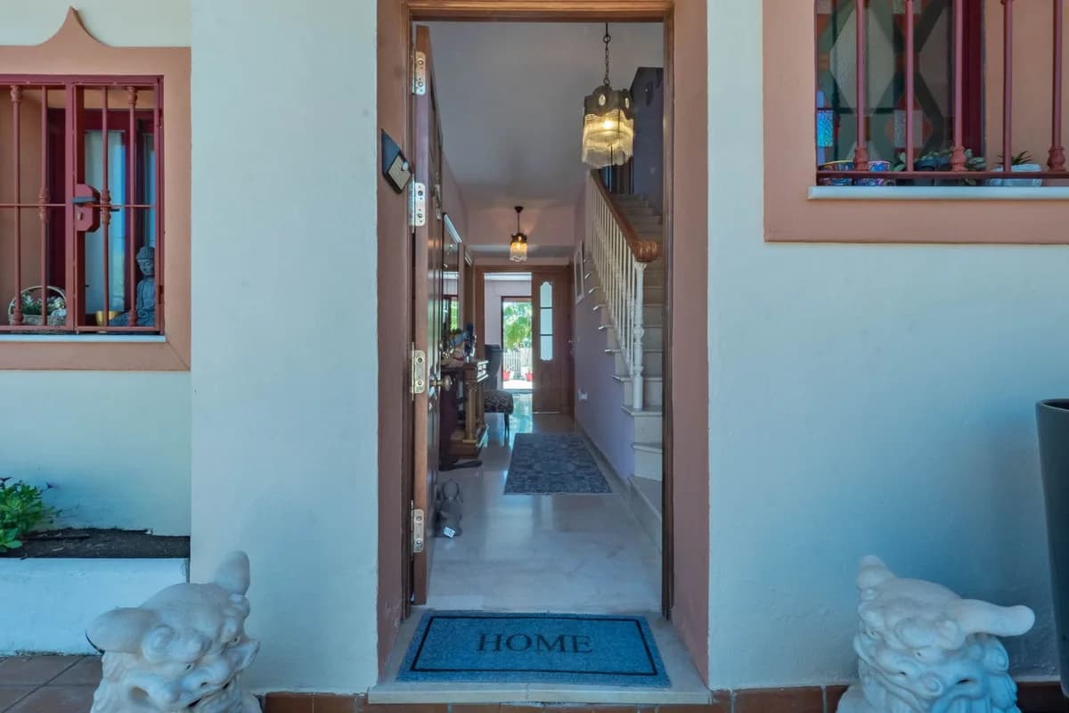 5 Bedroom Townhouse for Sale in Coín, Málaga - Image 9