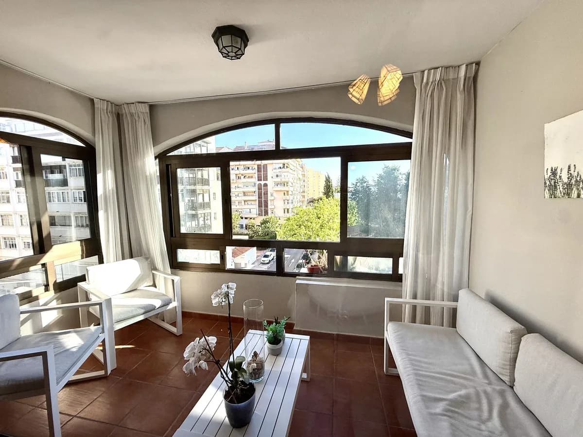 3 Bedroom Middle Floor Apartment for Sale in Recinto Ferial, Málaga - Image 6