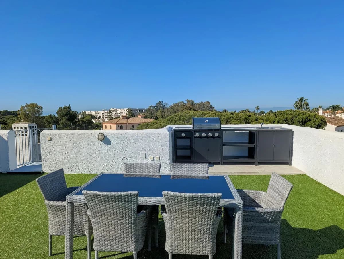 3 Bedroom Penthouse for Sale in New Golden Mile, Málaga - Image 4