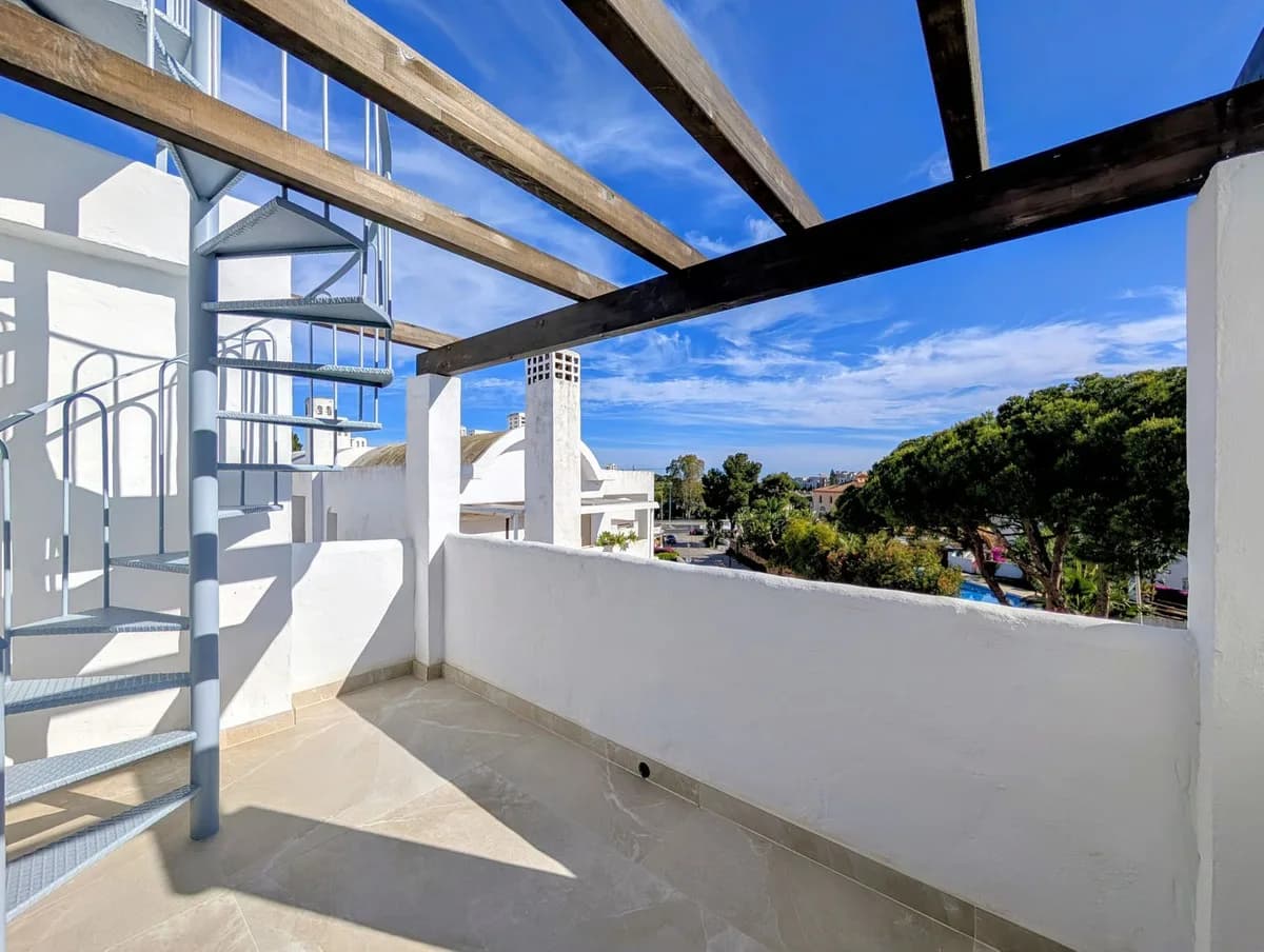 3 Bedroom Penthouse for Sale in New Golden Mile, Málaga - Image 8