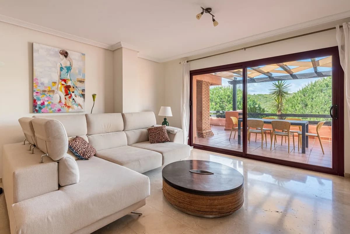 3 Bedroom Middle Floor Apartment for Sale in Casares, Málaga - Image 4