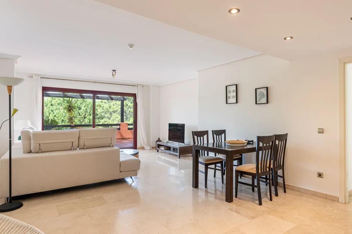 3 Bedroom Middle Floor Apartment for Sale in Casares, Málaga - Image 5
