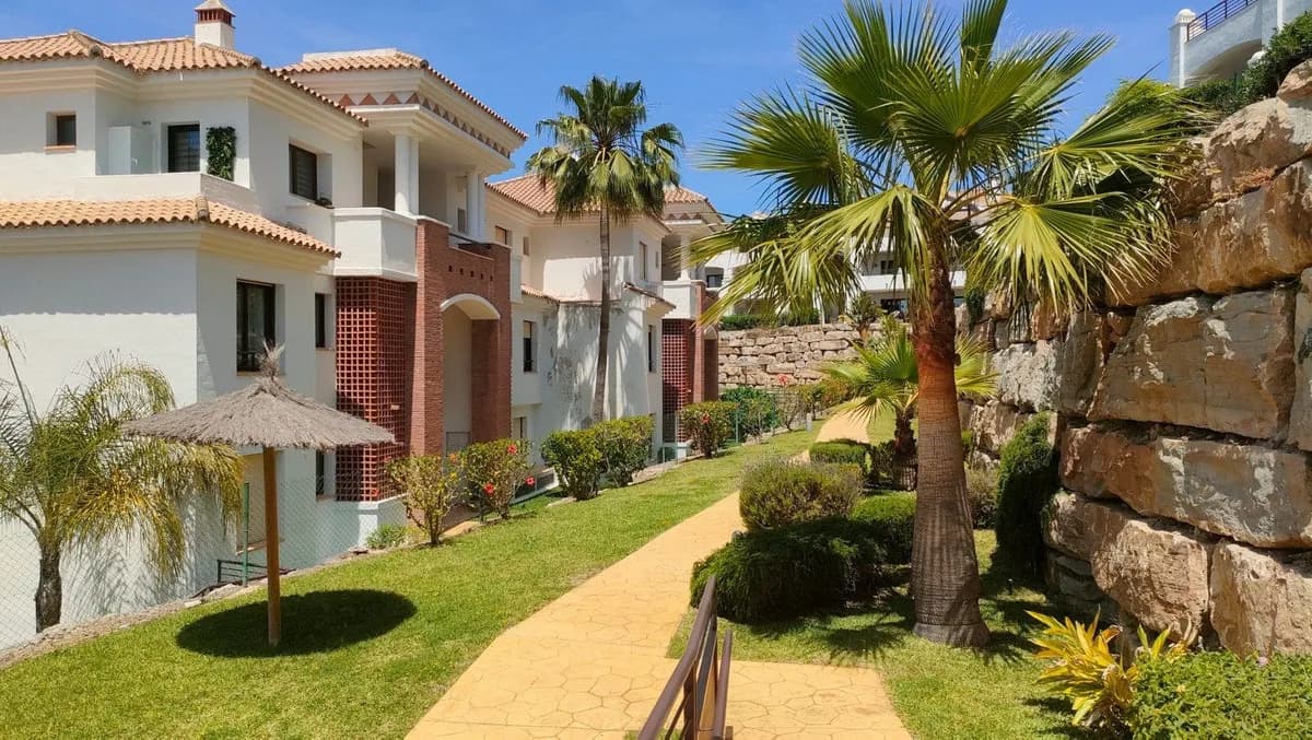 2 Bedroom Middle Floor Apartment for Sale in Casares Playa, Málaga - Image 4