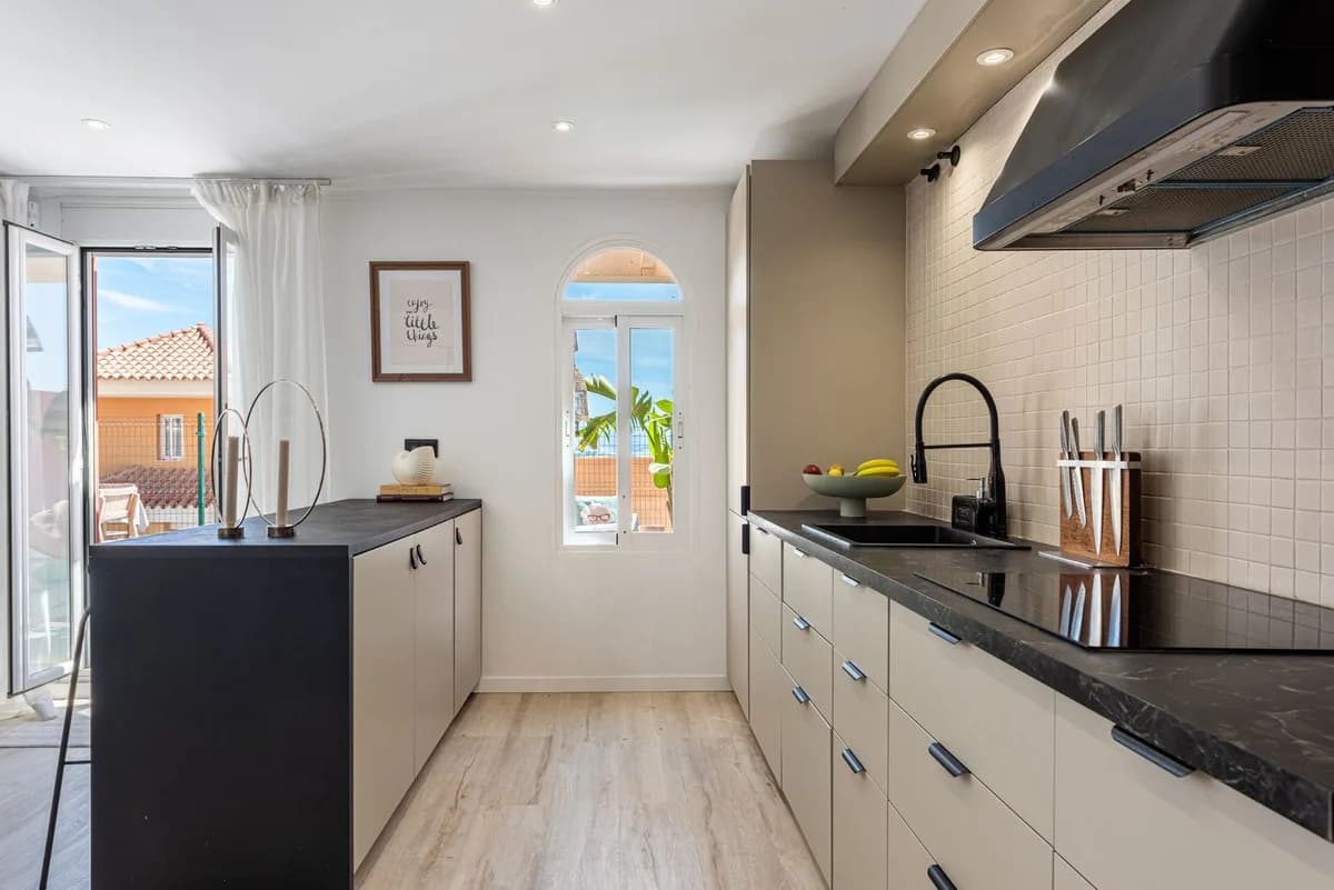 2 Bedroom Middle Floor Apartment for Sale in La Duquesa, Málaga - Image 9