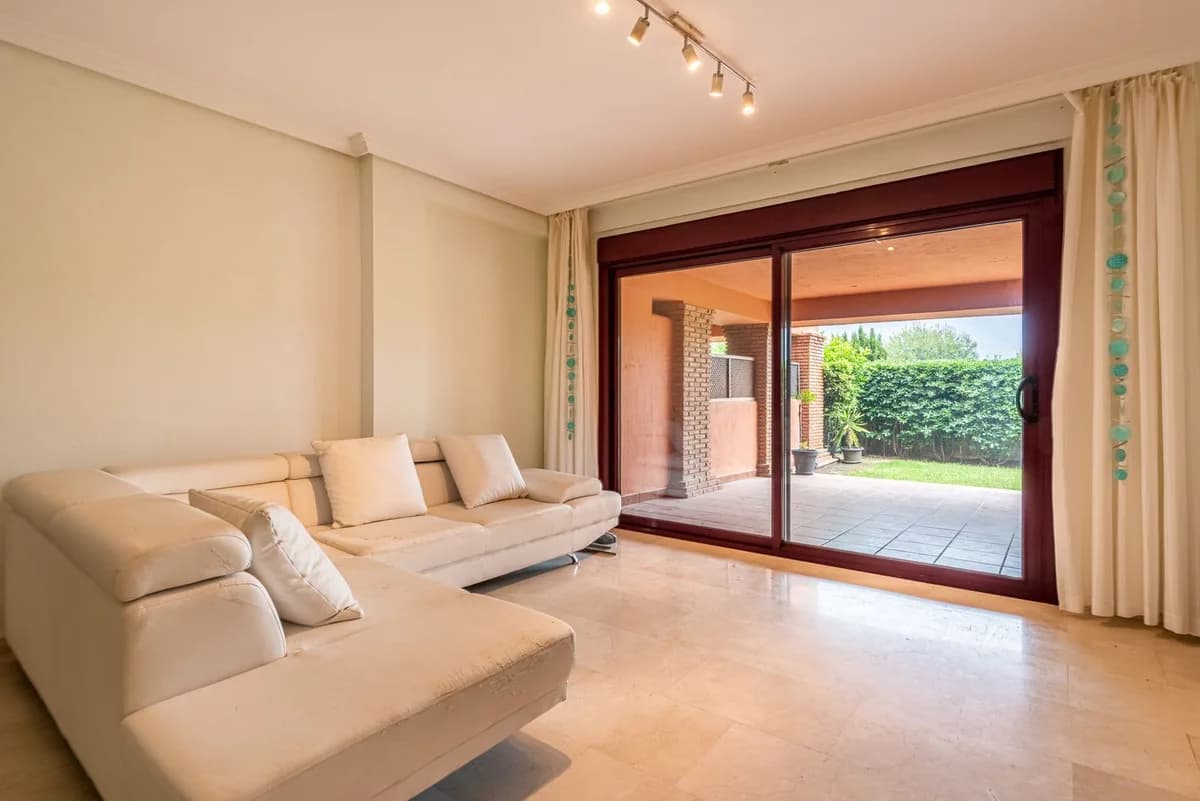 2 Bedroom Ground Floor Apartment for Sale in Casares, Málaga - Image 5