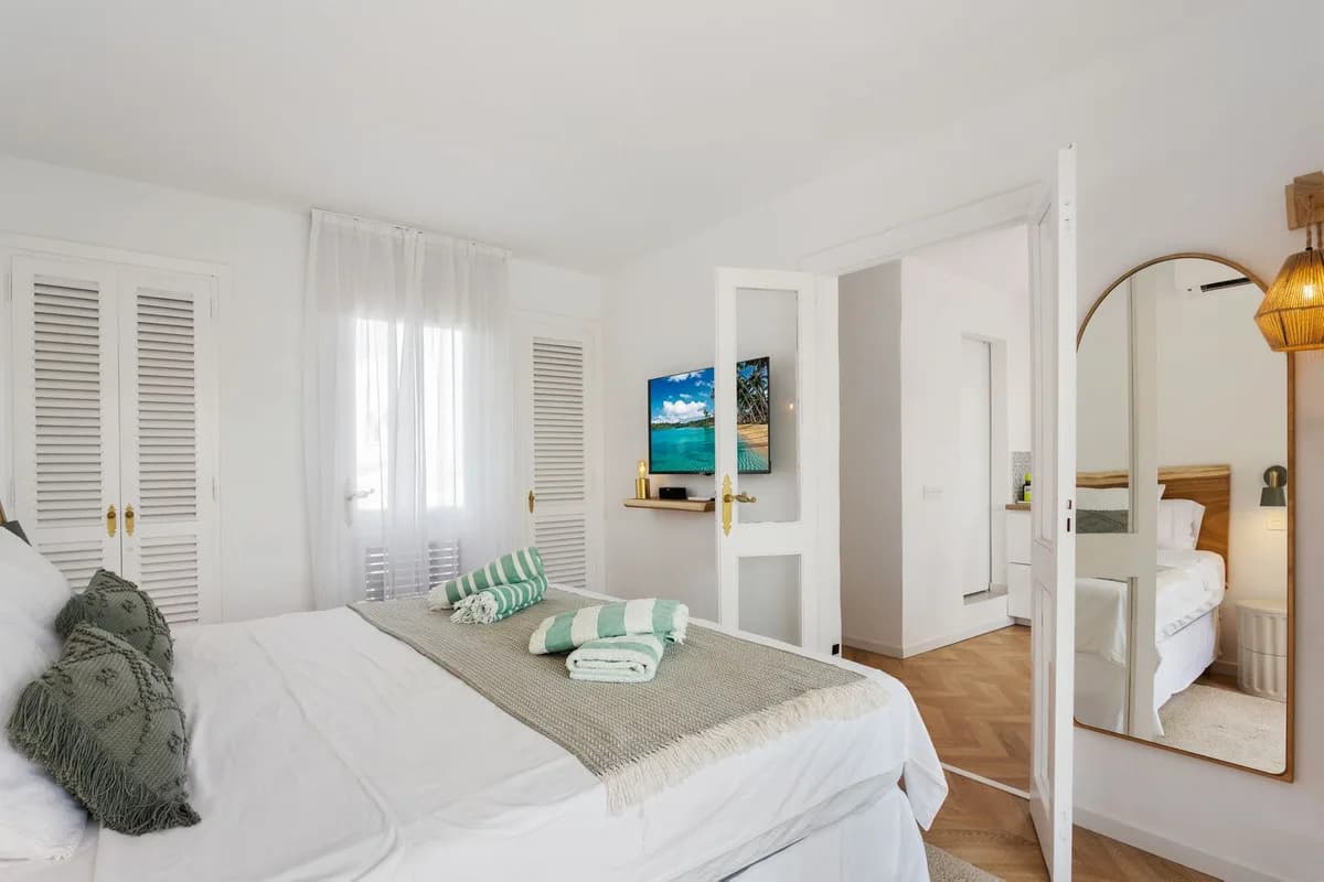 1 Bedroom Top Floor Apartment for Sale in New Golden Mile, Málaga - Image 3