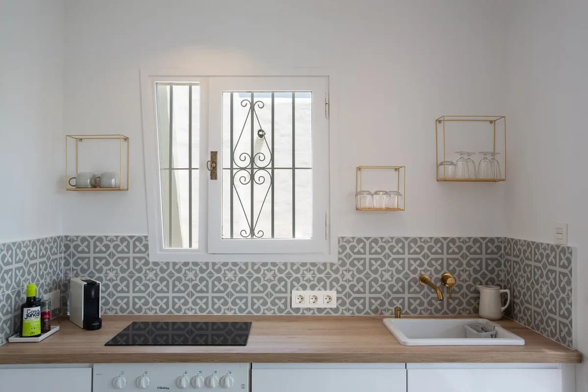 1 Bedroom Top Floor Apartment for Sale in New Golden Mile, Málaga - Image 5