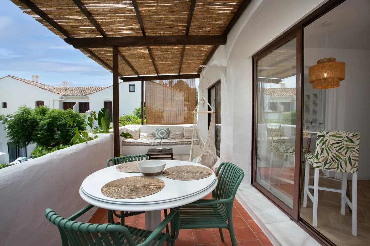 1 Bedroom Top Floor Apartment for Sale in New Golden Mile, Málaga - Image 6