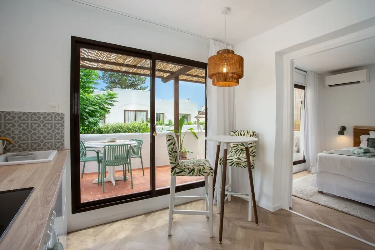 1 Bedroom Top Floor Apartment for Sale in New Golden Mile, Málaga - Image 7