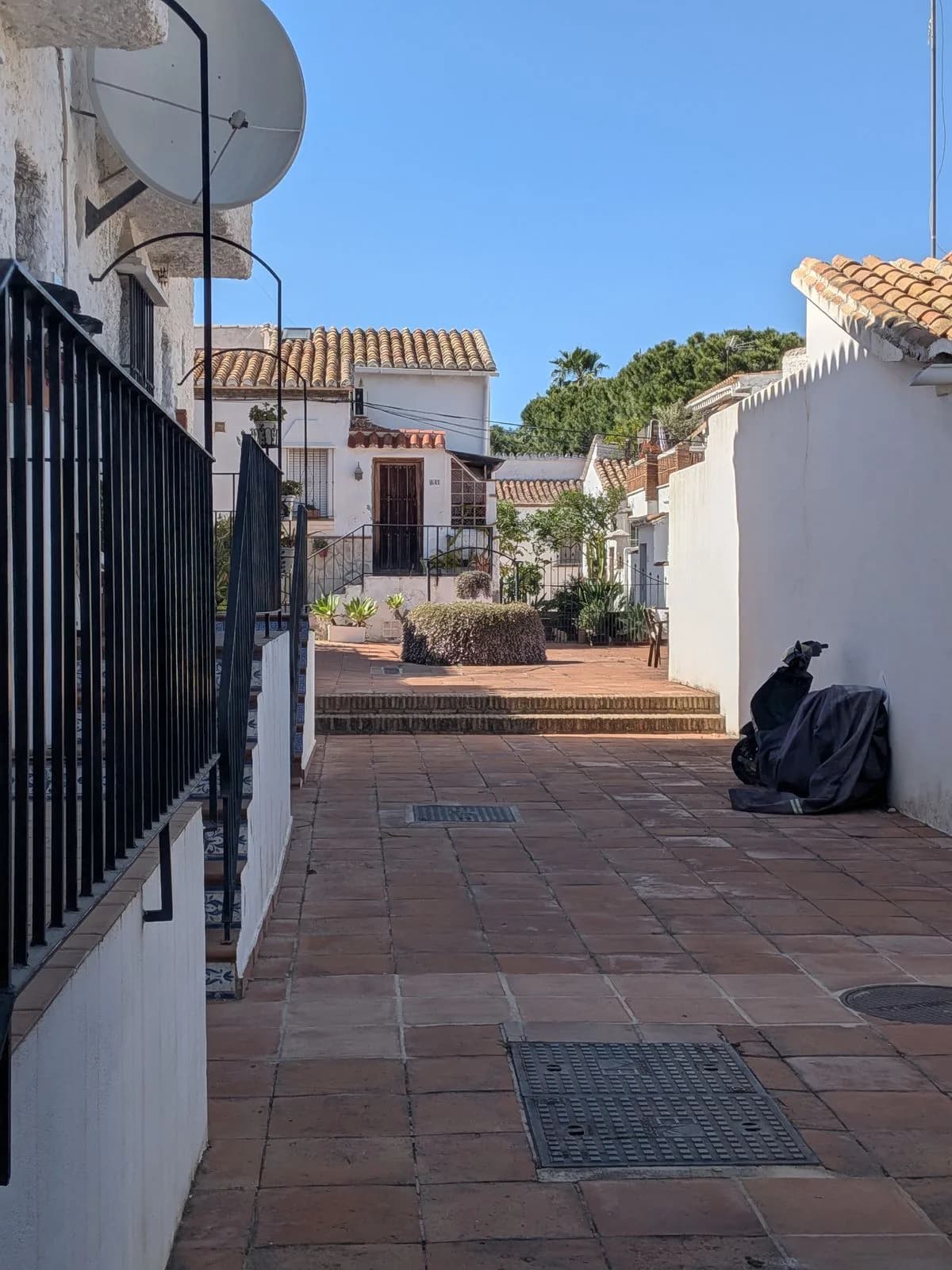 2 Bedroom Townhouse for Sale in Marbella, Málaga - Image 2
