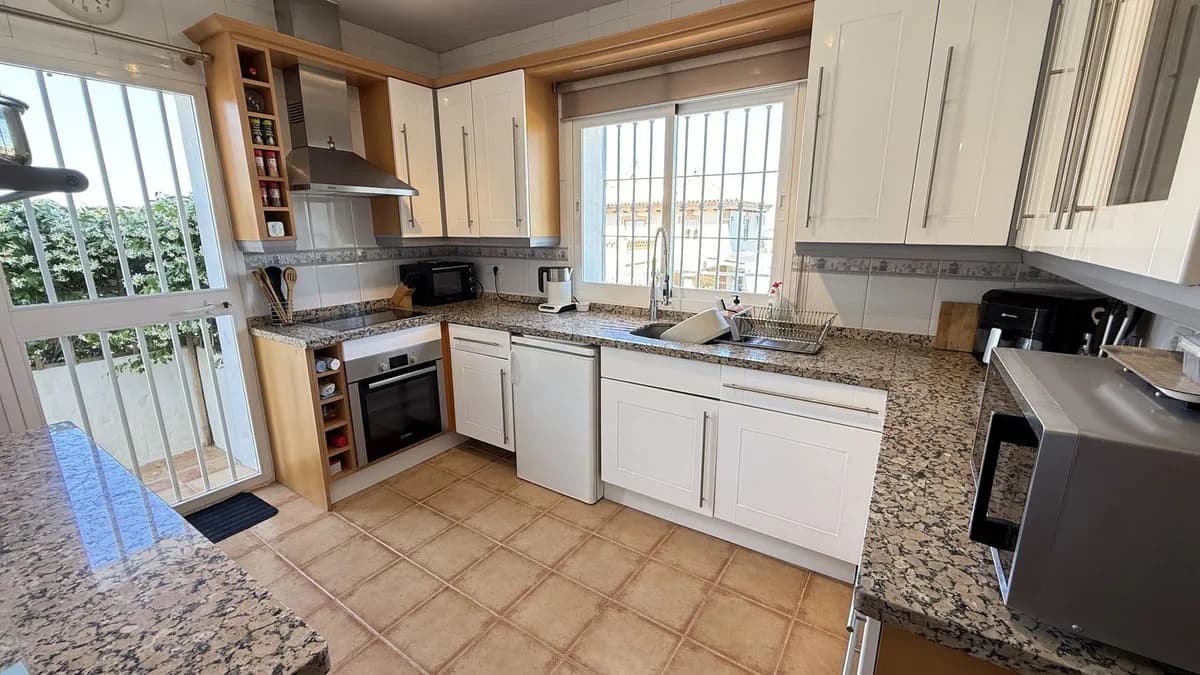 3 Bedroom Detached Villa for Sale in Coín, Málaga - Image 8