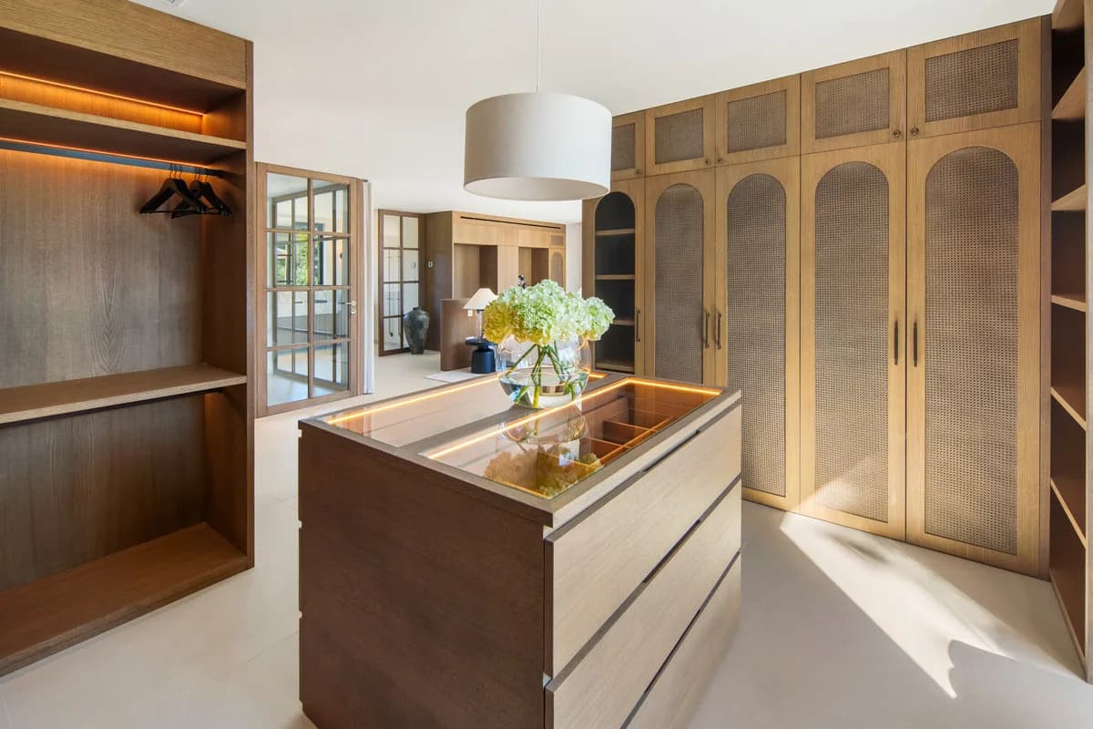 4 Bedroom Detached Villa for Sale in Nueva Andalucía, Málaga - Image 9