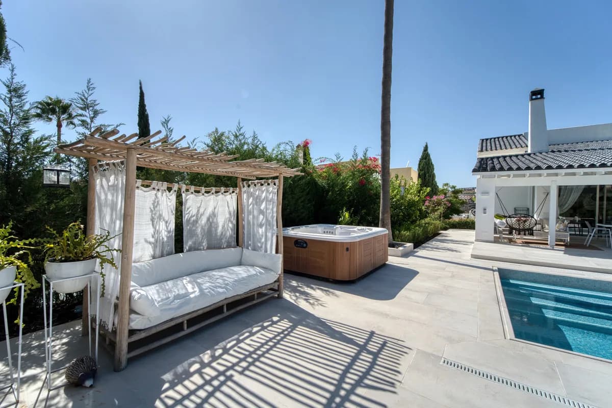 5 Bedroom Detached Villa for Sale in Benahavís, Málaga - Image 3