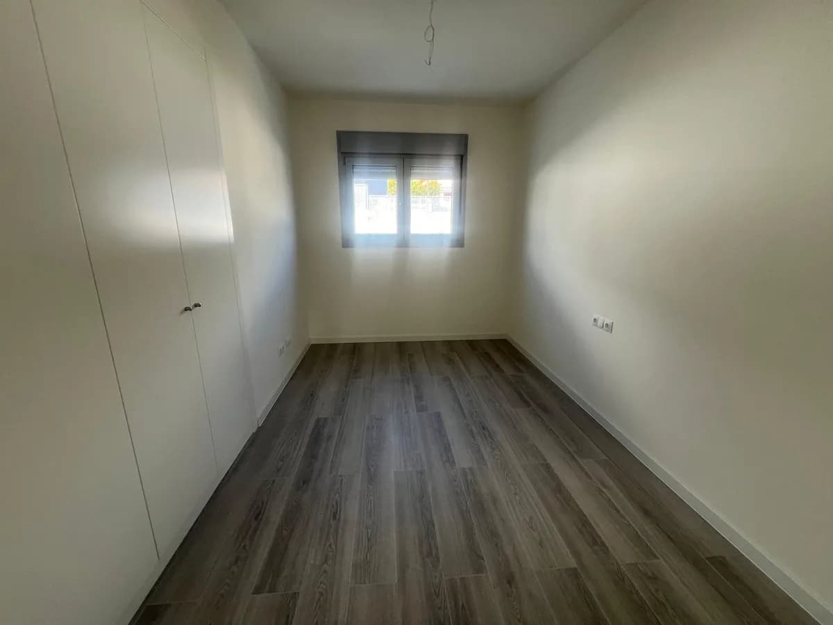 3 Bedroom Middle Floor Apartment for Sale in Valle Romano, Málaga - Image 7