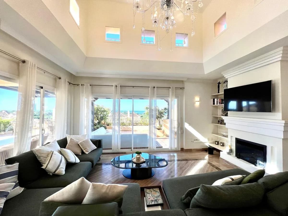 4 Bedroom Penthouse for Sale in Marbella, Málaga - Image 3