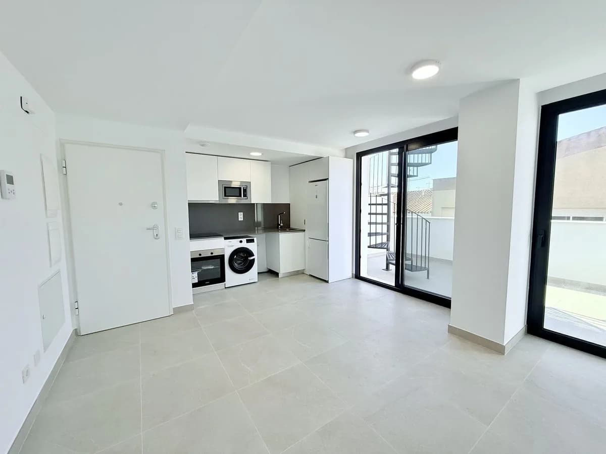 1 Bedroom Penthouse for Sale in Estepona, Málaga - Image 2