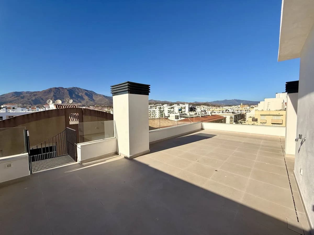 1 Bedroom Penthouse for Sale in Estepona, Málaga - Image 6