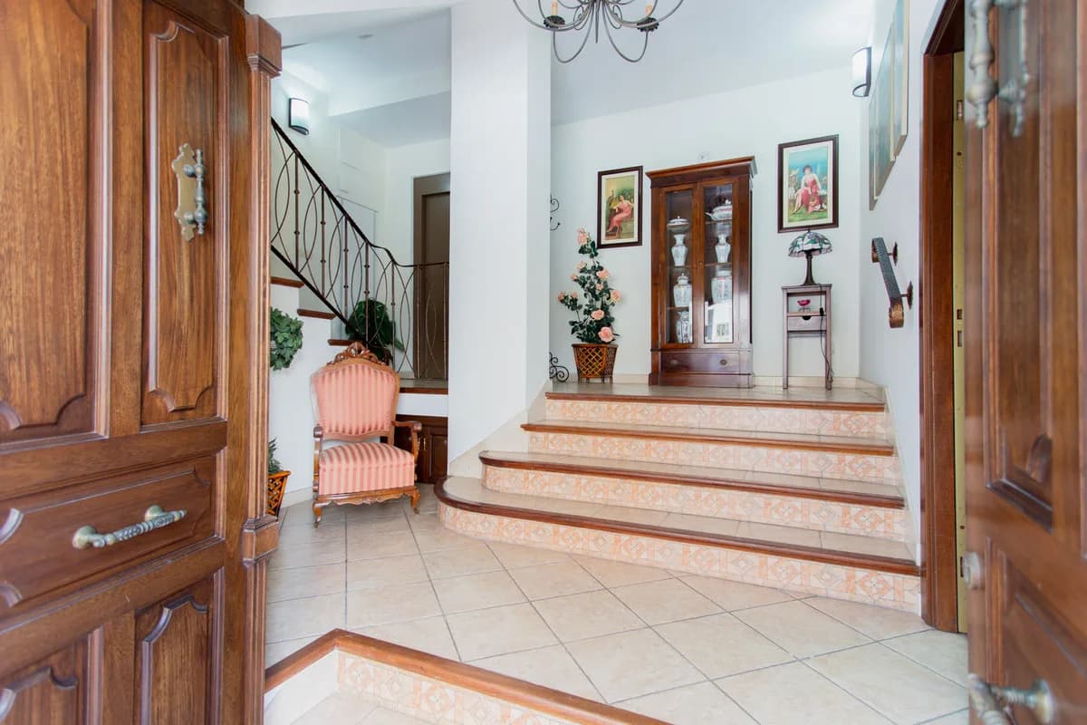 7 Bedroom Townhouse for Sale in Estepona, Málaga - Image 6
