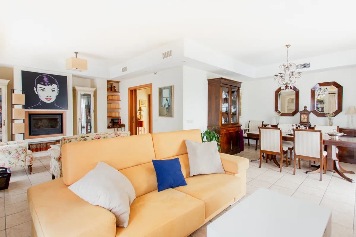 7 Bedroom Townhouse for Sale in Estepona, Málaga - Image 8