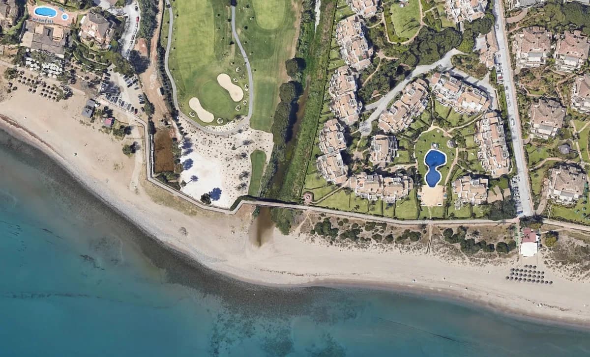 3 Bedroom Ground Floor Apartment for Sale in Marbella, Málaga - Image 2
