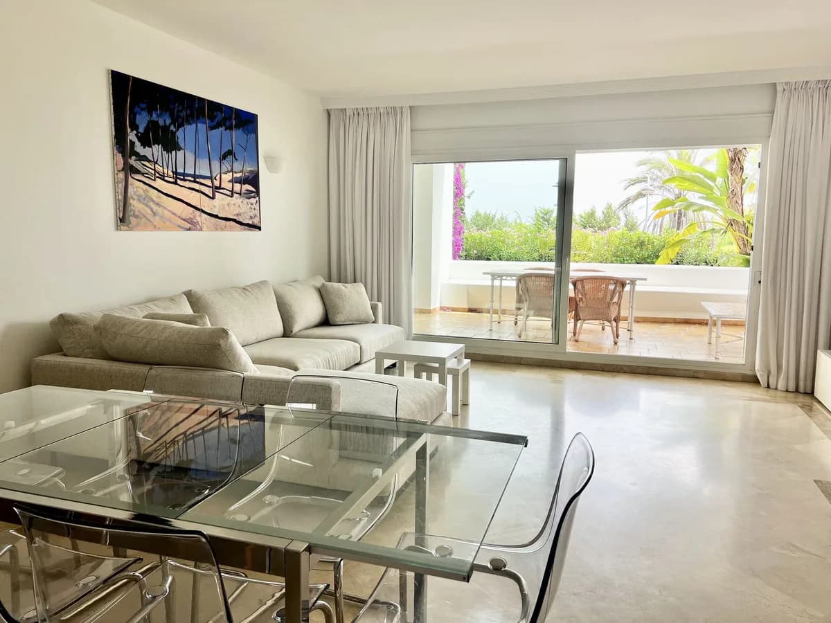 3 Bedroom Ground Floor Apartment for Sale in Marbella, Málaga - Image 5