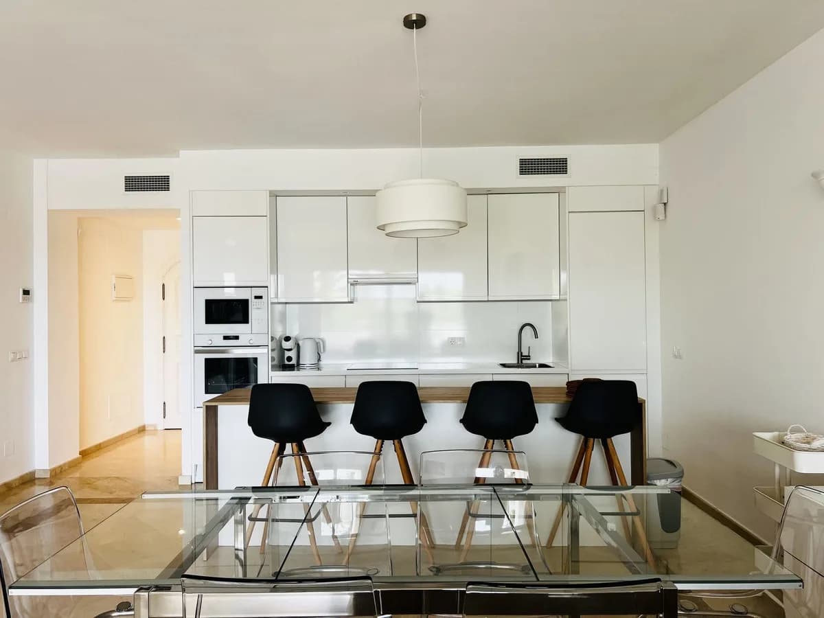 3 Bedroom Ground Floor Apartment for Sale in Marbella, Málaga - Image 7