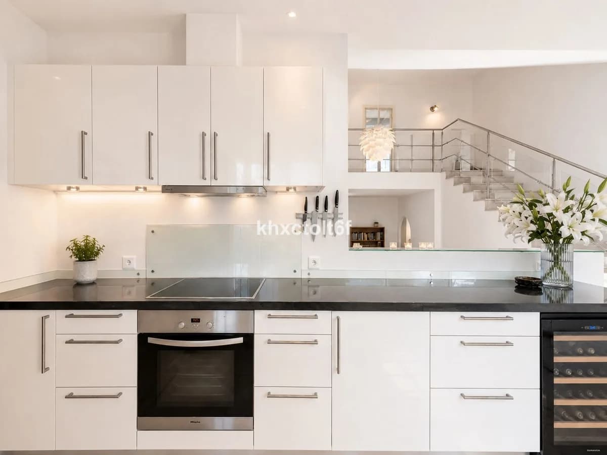 3 Bedroom Townhouse for Sale in Marbella, Málaga - Image 8