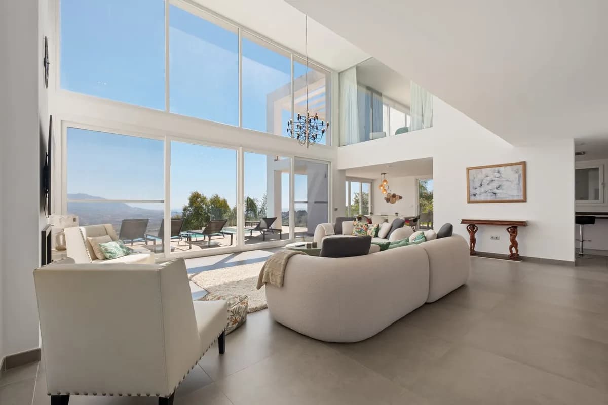 5 Bedroom Detached Villa for Sale in La Mairena, Málaga - Image 5