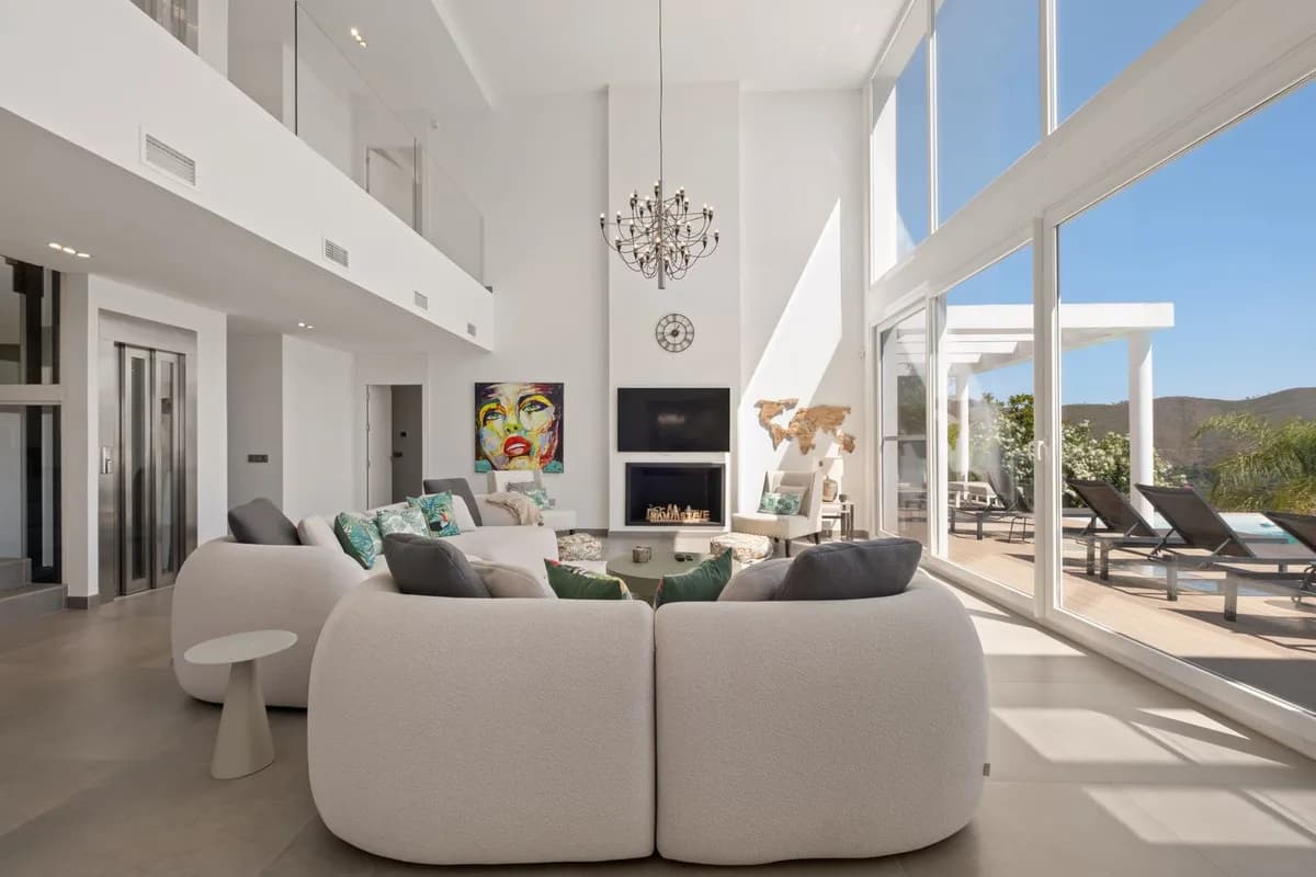 5 Bedroom Detached Villa for Sale in La Mairena, Málaga - Image 6