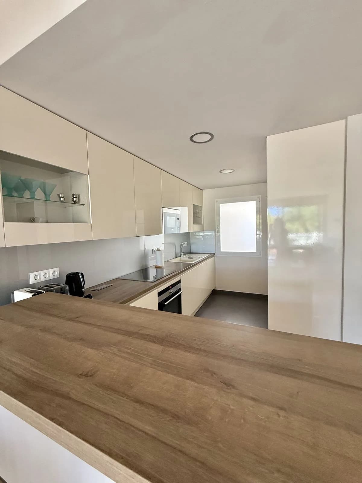 2 Bedroom Middle Floor Apartment for Sale in Estepona, Málaga - Image 6