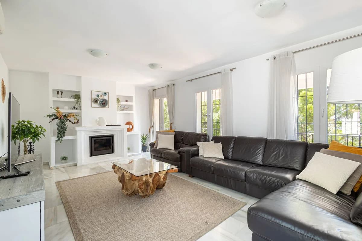 3 Bedroom Detached Villa for Sale in Estepona, Málaga - Image 4