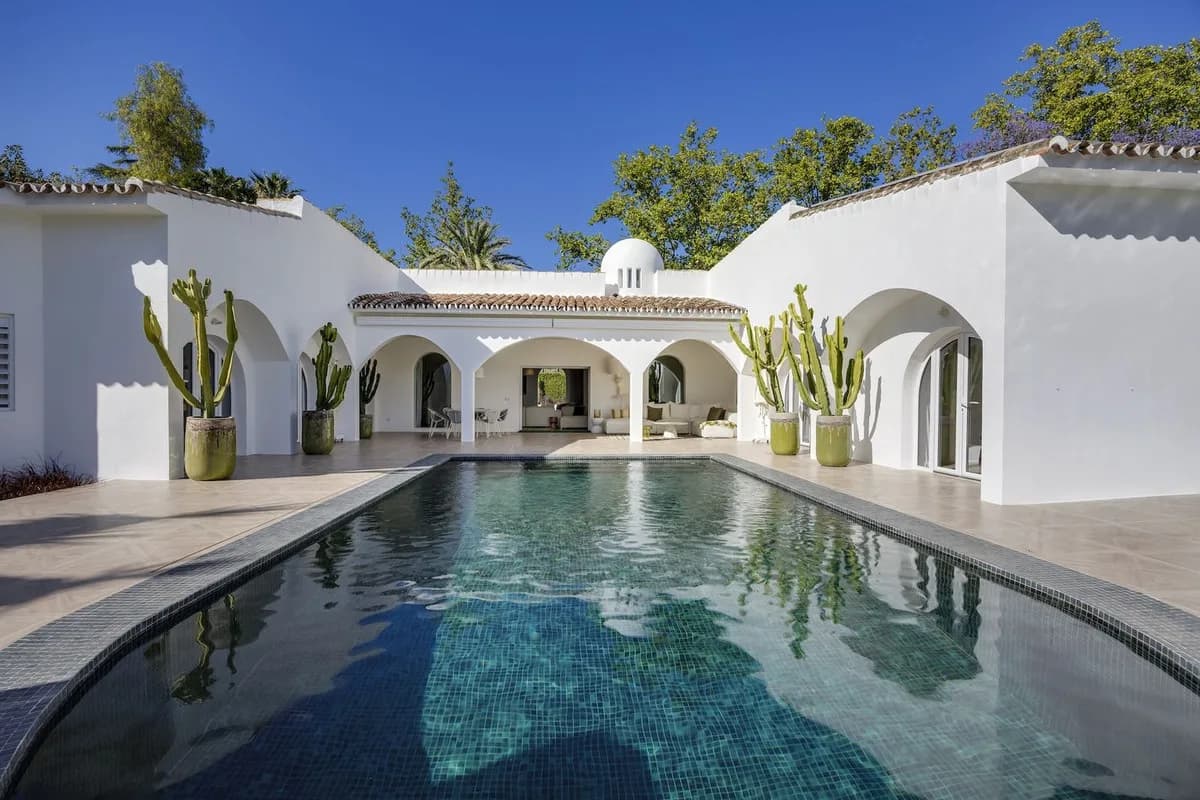 5 Bedroom Detached Villa for Sale in Guadalmina Alta, Málaga - Image 4
