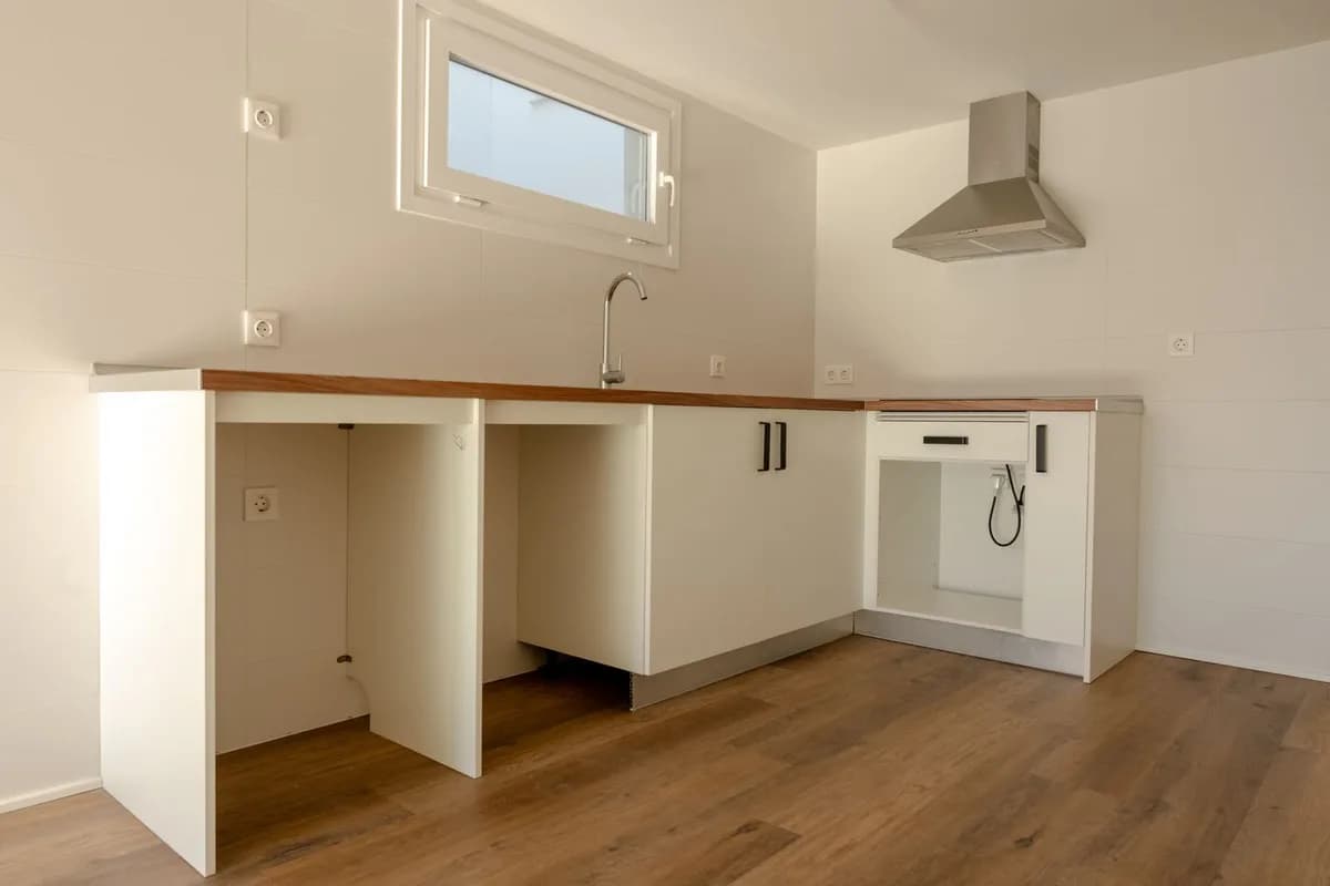 2 Bedroom Middle Floor Apartment for Sale in Torreblanca, Málaga - Image 7