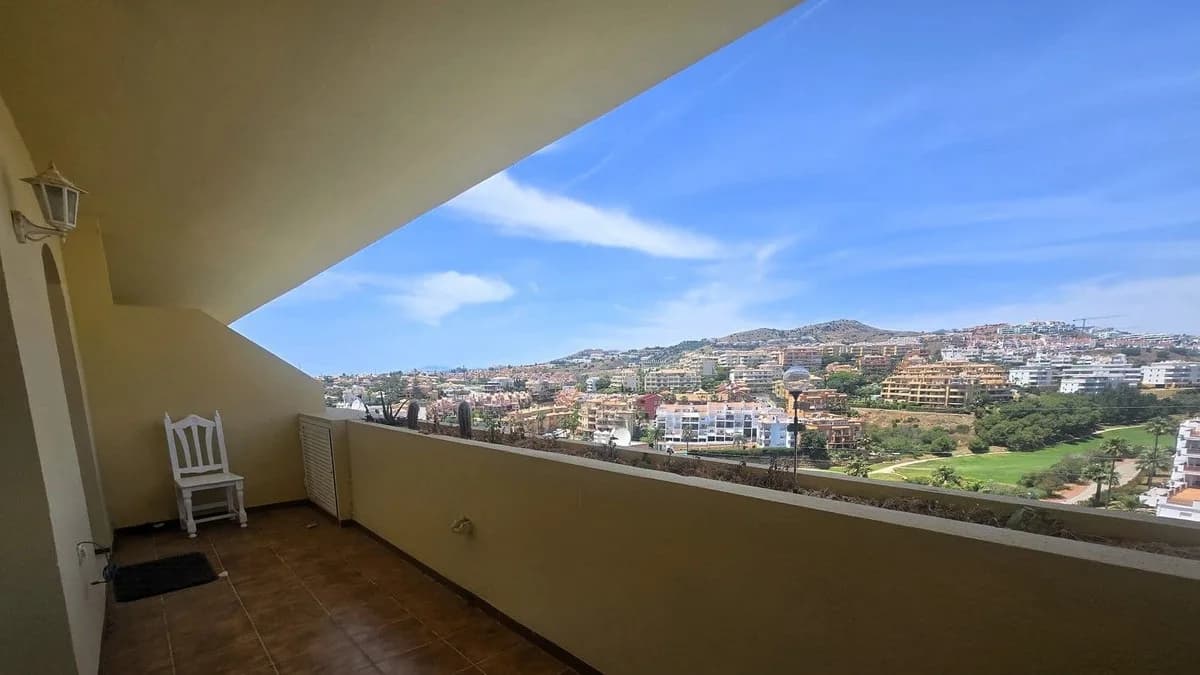 2 Bedroom Middle Floor Apartment for Sale in Riviera del Sol, Málaga - Image 2