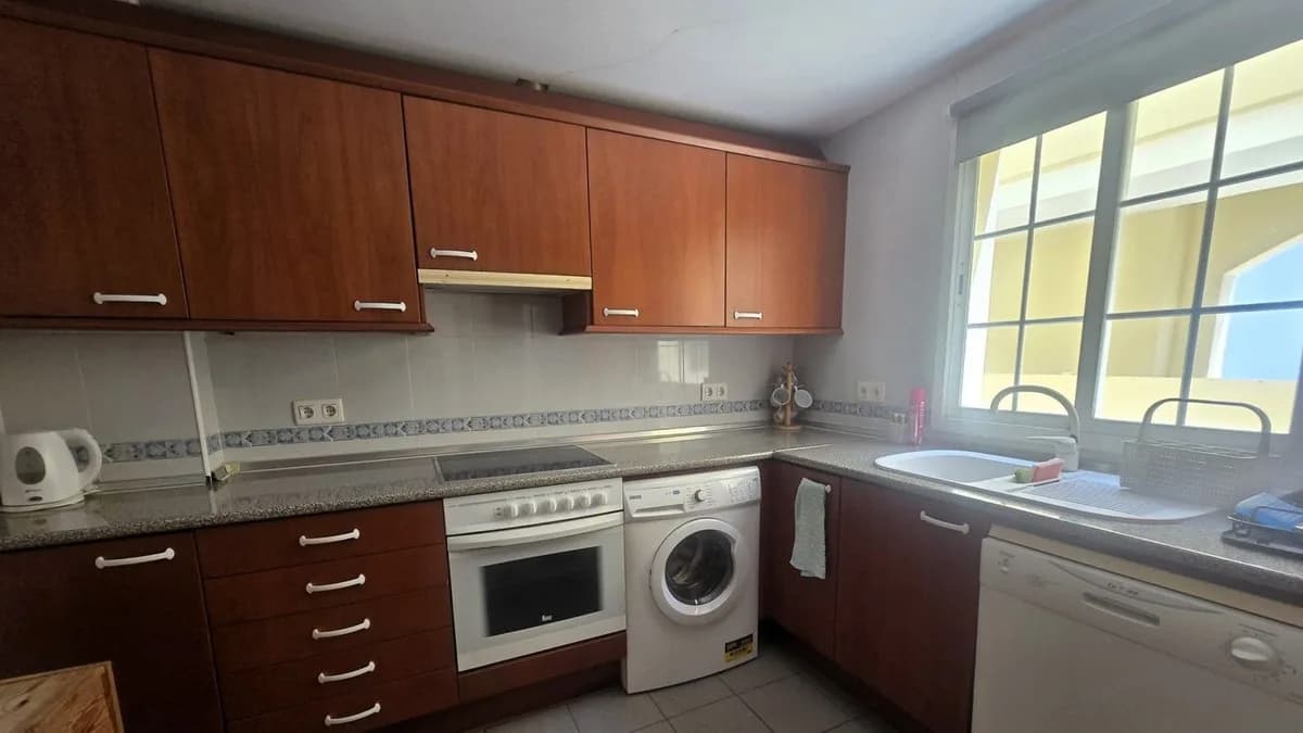 2 Bedroom Middle Floor Apartment for Sale in Riviera del Sol, Málaga - Image 4
