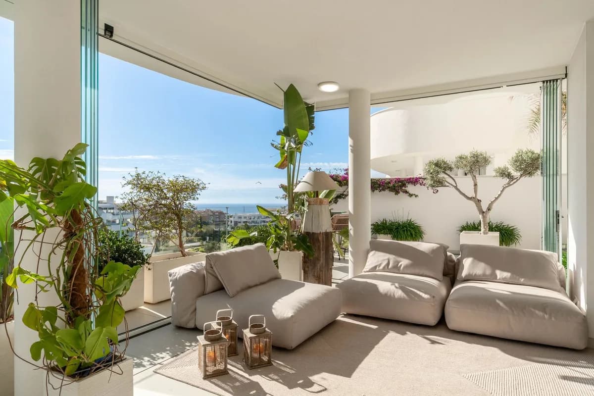 2 Bedroom Ground Floor Apartment for Sale in Fuengirola, Málaga - Image 2