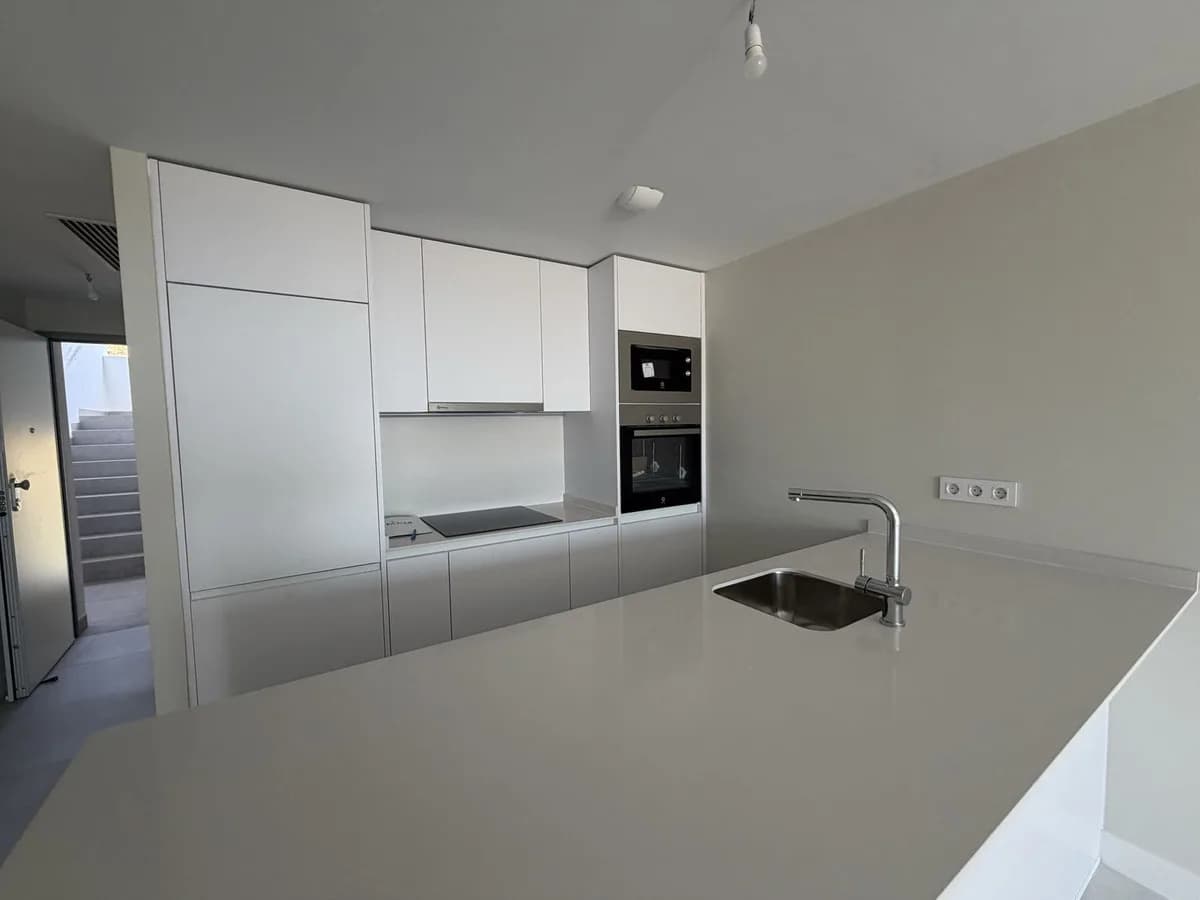 2 Bedroom Middle Floor Apartment for Sale in La Duquesa, Málaga - Image 3