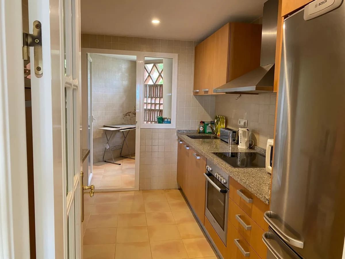 3 Bedroom Middle Floor Apartment for Sale in Los Arqueros, Málaga - Image 6