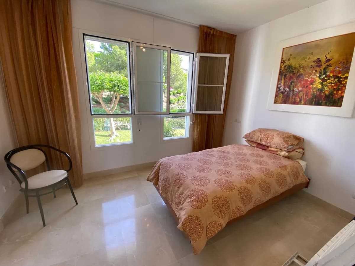 3 Bedroom Middle Floor Apartment for Sale in Los Arqueros, Málaga - Image 8