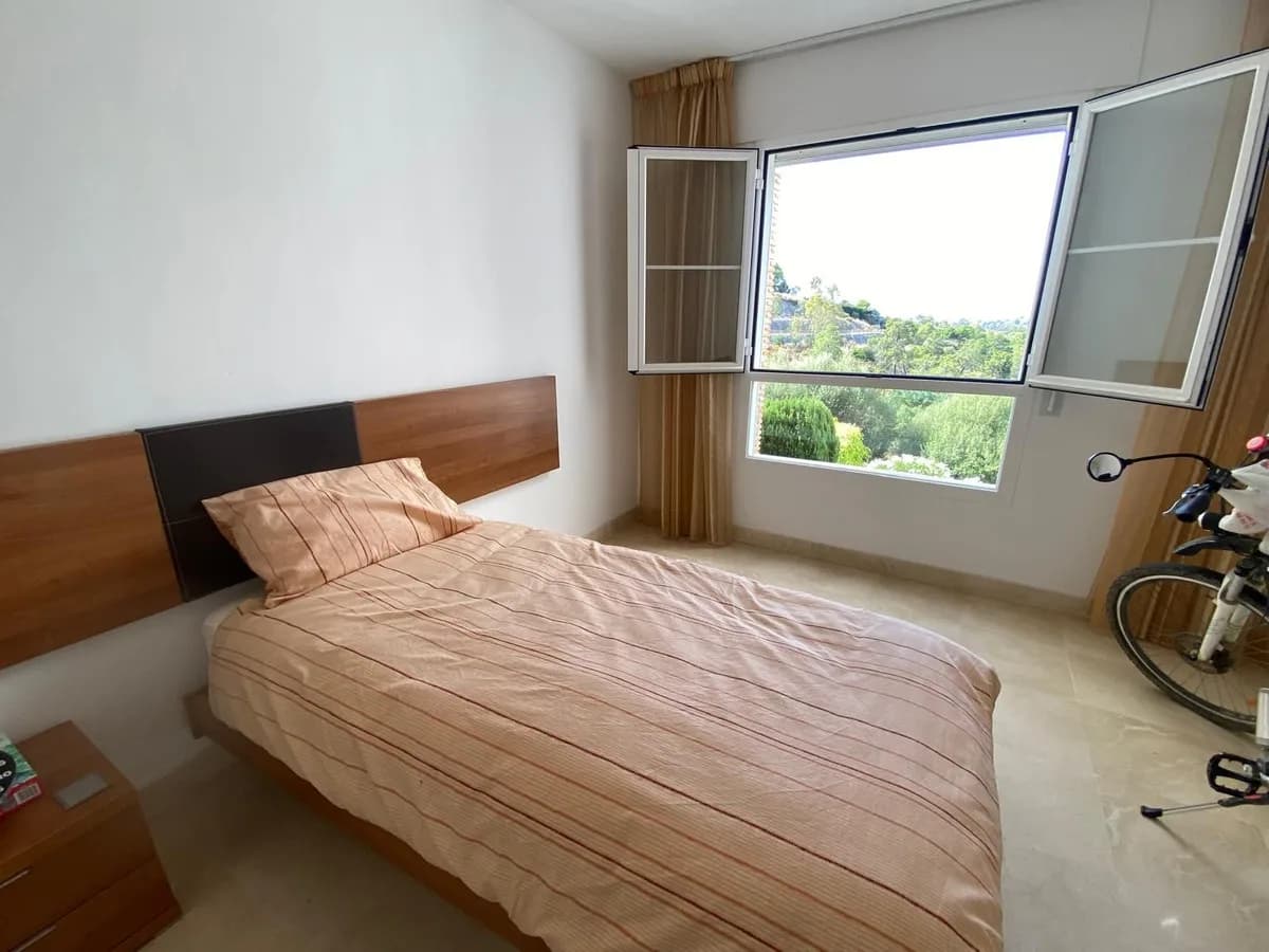 3 Bedroom Middle Floor Apartment for Sale in Los Arqueros, Málaga - Image 9