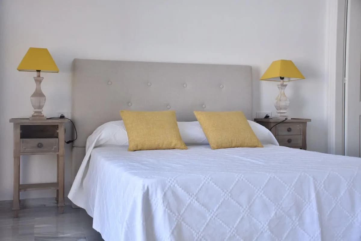3 Bedroom Ground Floor Apartment for Sale in Elviria, Málaga - Image 3