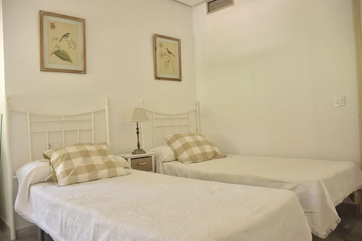 3 Bedroom Ground Floor Apartment for Sale in Elviria, Málaga - Image 8