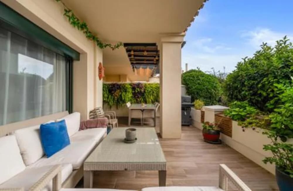 5 Bedroom Ground Floor Apartment for Sale in Benahavís, Málaga - Image 8