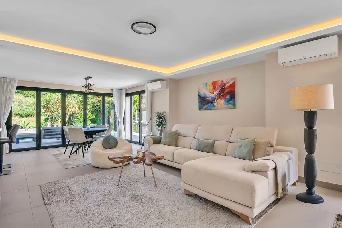 4 Bedroom Detached Villa for Sale in Guadalmina Alta, Málaga - Image 5