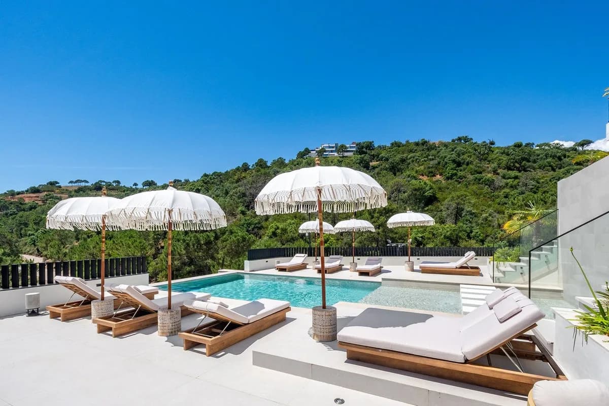 8 Bedroom Detached Villa for Sale in Benahavís, Málaga - Image 3