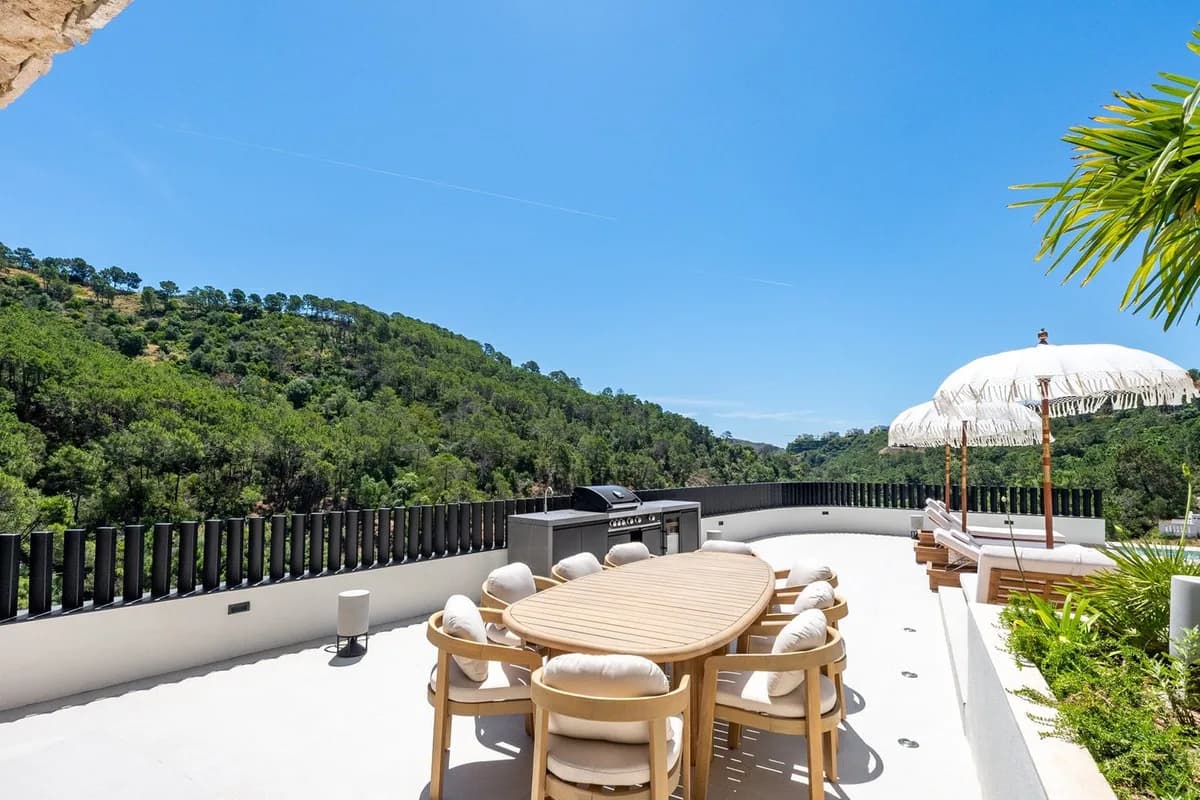 8 Bedroom Detached Villa for Sale in Benahavís, Málaga - Image 4