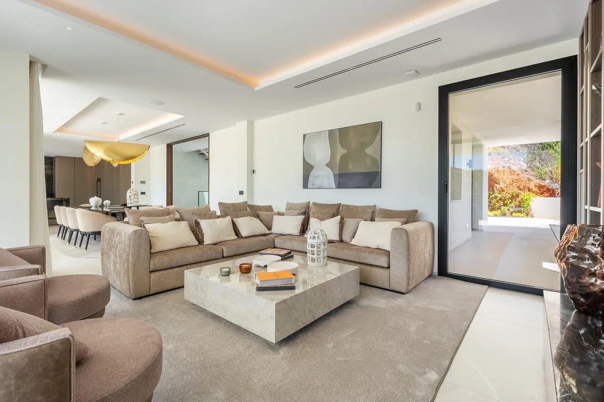 8 Bedroom Detached Villa for Sale in Benahavís, Málaga - Image 5