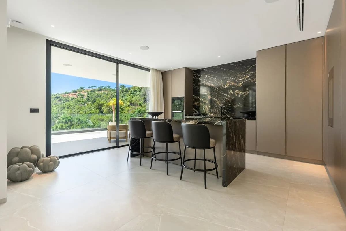8 Bedroom Detached Villa for Sale in Benahavís, Málaga - Image 8