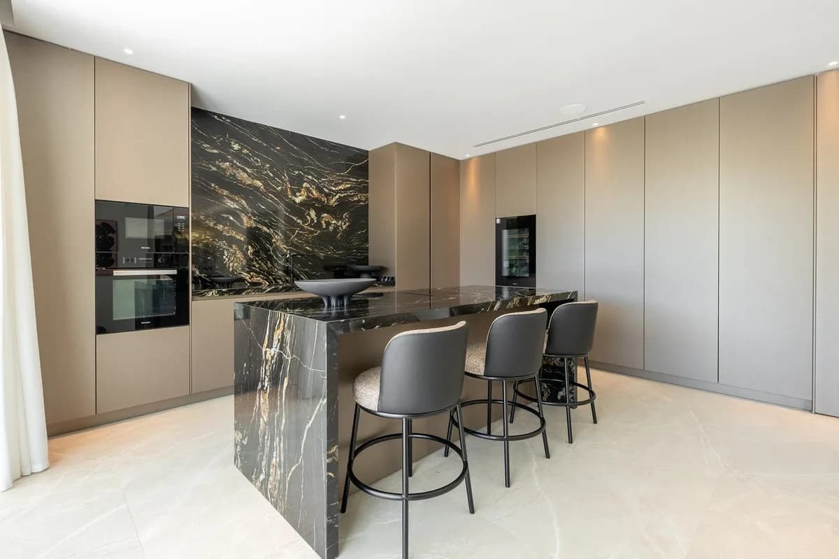 8 Bedroom Detached Villa for Sale in Benahavís, Málaga - Image 9