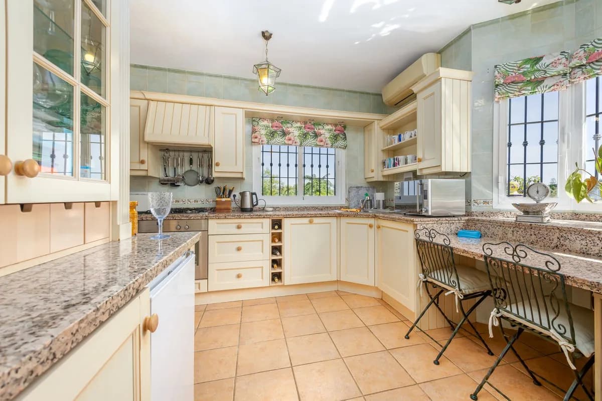 4 Bedroom Detached Villa for Sale in Coín, Málaga - Image 5
